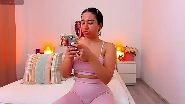 SarraPeach online show from 10, 7, 2026