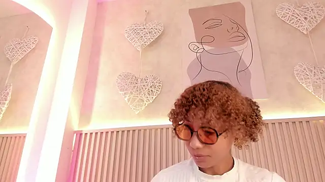 daiana curly online show from 24, 6, 2026