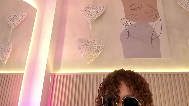 daiana curly online show from 25, 6, 2026