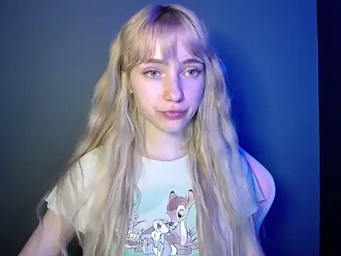 LuciaYoung online show from 30, 4, 2026