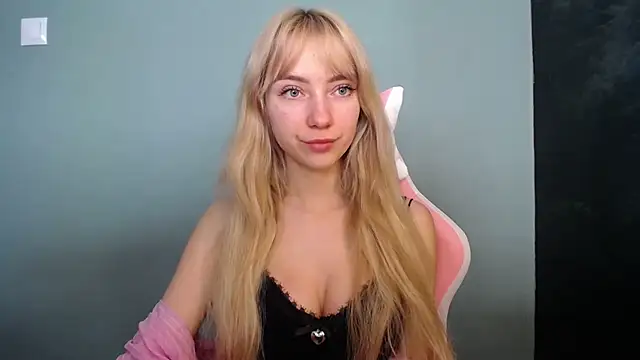 LuciaYoung online show from 4, 5, 2026