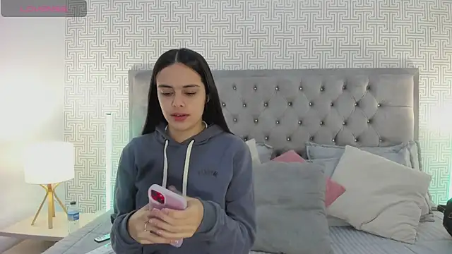 ChloeHarper  online show from 17, 6, 2026