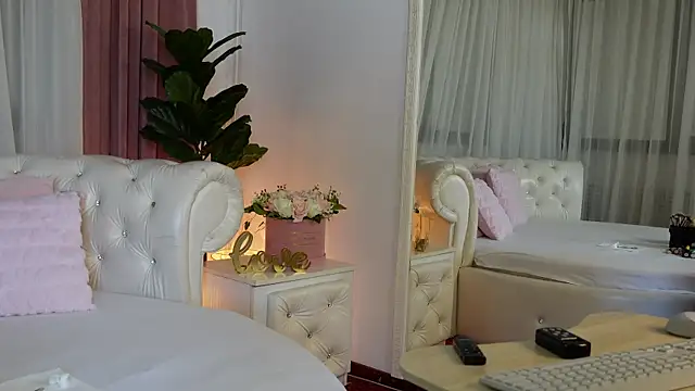 NinaCrystal1 online show from 10, 6, 2026