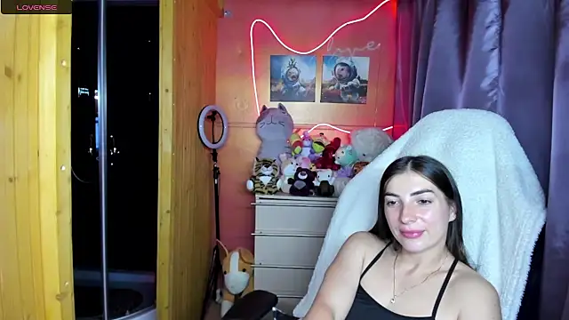 Fiery Brunette  online show from 21, 7, 2026