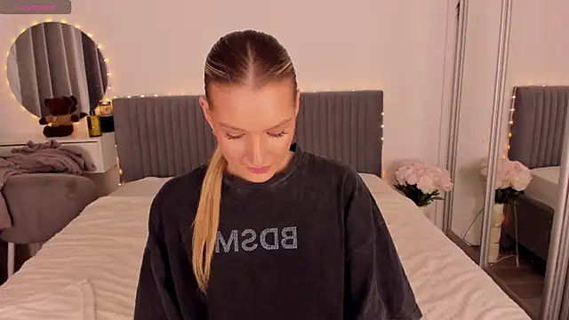 CassieRayss online show from 16, 6, 2026