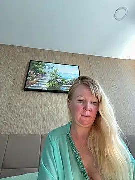 EmmaInLove23 online show from 7, 6, 2026