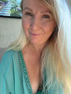 EmmaInLove23 online show from 18, 6, 2026