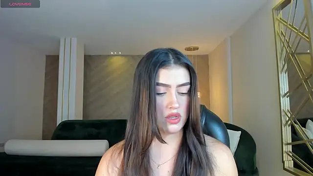 PaulinaSantos  online show from 9, 6, 2026