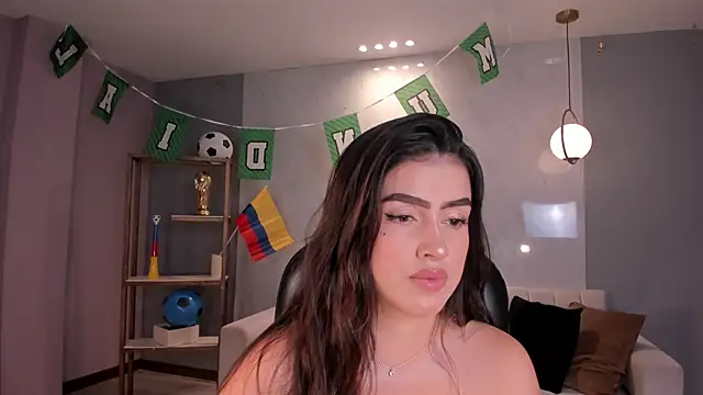 PaulinaSantos  online show from 15, 6, 2026