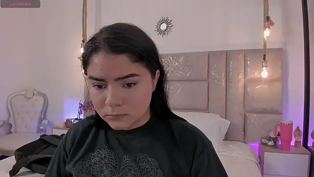 Snapshot of Oriana_Guzman chatting on 11, 7, 2026 Oriana Guzman online show from 11, 7, 2026