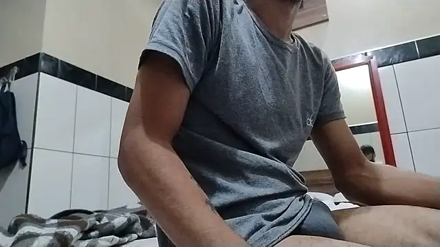 UncutToyBoy23cm online show from 18, 5, 2026