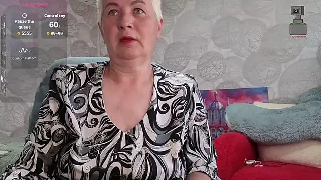 NicoleOlla online show from 19, 5, 2026