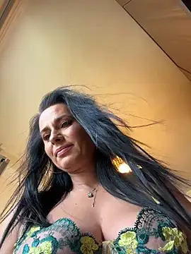 Hotmomcheckk  online show from 10, 6, 2026