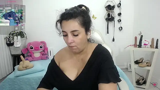 mom hot   online show from 18, 6, 2026