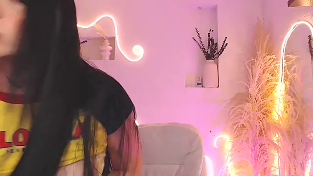 ViolettaHotLatin  online show from 23, 6, 2026