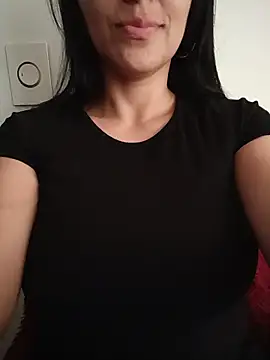 tiffani  love online show from 7, 6, 2026