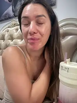 HotXMom online show from 10, 6, 2026