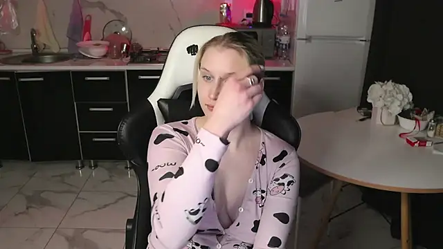 Snapshot of MertyXX chatting on 3, 5, 2026 MertyXX online show from 3, 5, 2026
