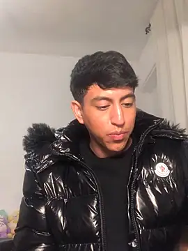 Snapshot of modelo180 chatting on 17, 12, 2025 modelo180 online show from 17, 12, 2025