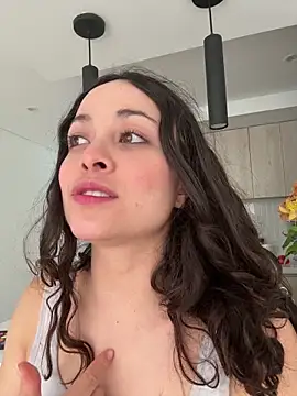 Megan Rodrigo online show from 18, 6, 2026