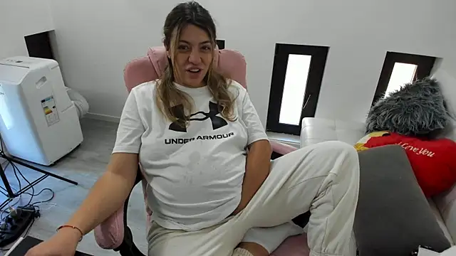 Dyana Kaylinn online show from 13, 6, 2026