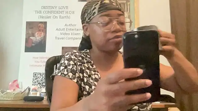 MommyConfident online show from 7, 6, 2026