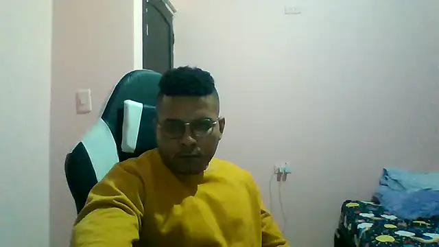 SaucyAffair0 online show from 25, 6, 2026