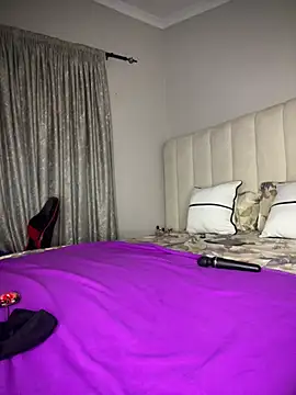 Bustygoddess32 online show from 4, 6, 2026