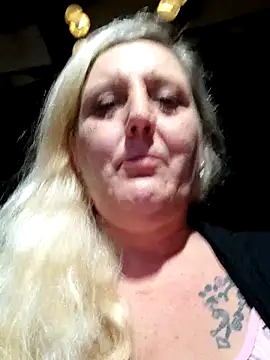 BecciDeluxe online show from 9, 6, 2026