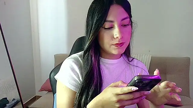Lia 14  online show from 11, 6, 2026