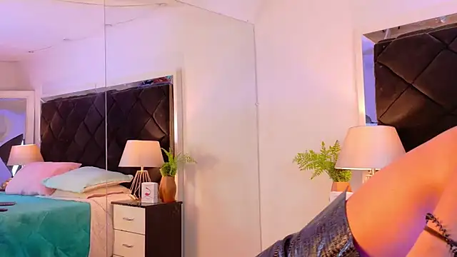 Holly Brensonexx  online show from 22, 6, 2026