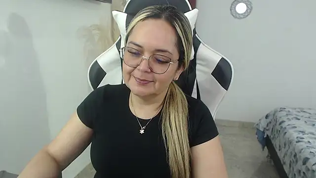 Snapshot of samy_vsn chatting on 8, 5, 2026 samy vsn online show from 8, 5, 2026