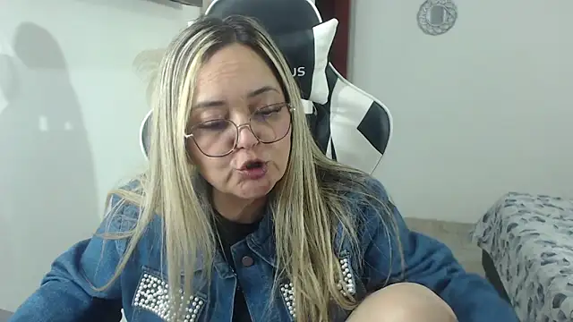Snapshot of samy_vsn chatting on 10, 5, 2026 samy vsn online show from 10, 5, 2026