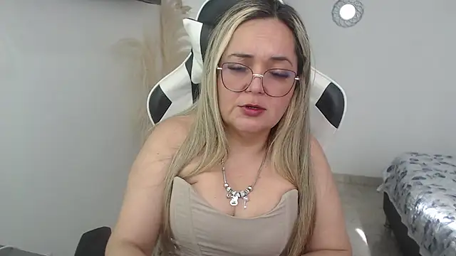 Snapshot of samy_vsn chatting on 10, 5, 2026 samy vsn online show from 10, 5, 2026