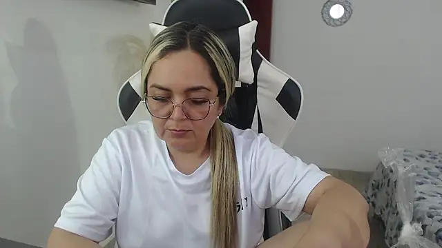 Snapshot of samy_vsn chatting on 12, 5, 2026 samy vsn online show from 12, 5, 2026
