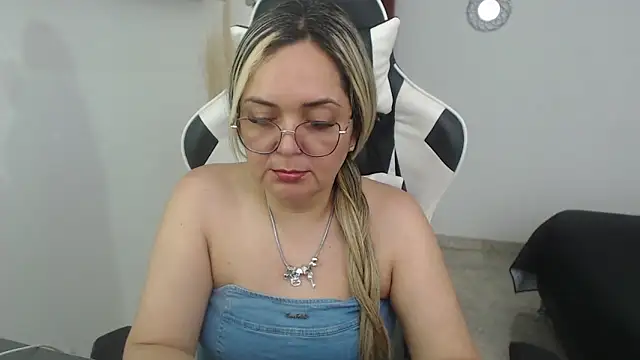 Snapshot of samy_vsn chatting on 17, 5, 2026 samy vsn online show from 17, 5, 2026