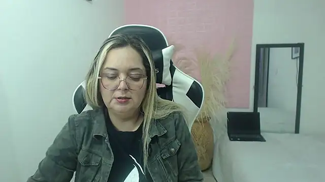 Snapshot of samy_vsn chatting on 3, 6, 2026 samy vsn online show from 3, 6, 2026