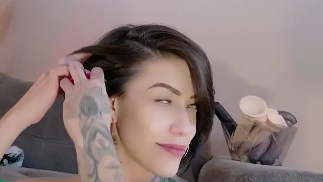 Hannah Borbon online show from 15, 6, 2026