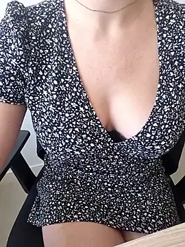 PetiteBrunette4 online show from 29, 5, 2026
