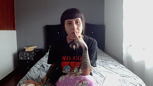 Emilia 1995 online show from 18, 6, 2026
