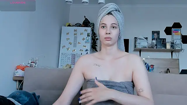 Girl alone home online show from 18, 6, 2026