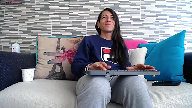 Snapshot of VioletaGomezCo chatting on 10, 6, 2026 VioletaGomezCo online show from 10, 6, 2026