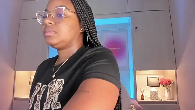 Snapshot of tamaraa_smiith chatting on 23, 5, 2026 tamaraa smiith online show from 23, 5, 2026