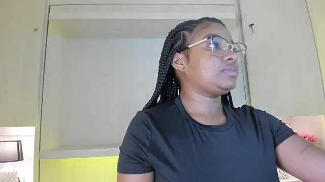 Snapshot of tamaraa_smiith chatting on 12, 6, 2026 tamaraa smiith online show from 12, 6, 2026