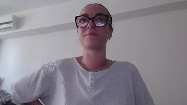 IzabelllNoir online show from 10, 6, 2026
