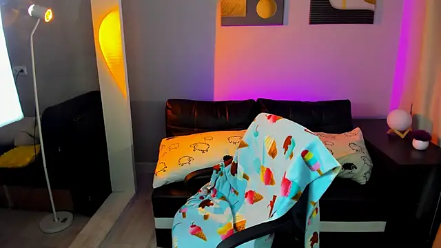 Cassie xKiss online show from 11, 6, 2026
