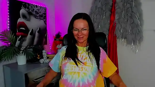 HelenLuxx online show from 2, 6, 2026