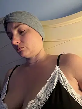 MilfyMrsRobinson online show from 26, 5, 2026