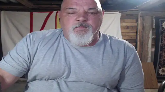 Newfiesausage1972 online show from 7, 6, 2026