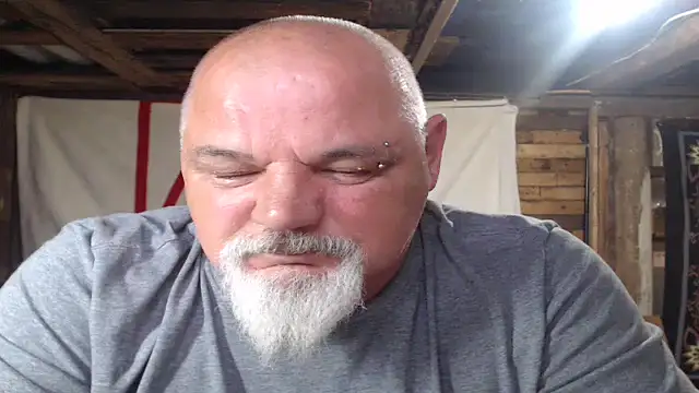 Newfiesausage1972 online show from 14, 6, 2026